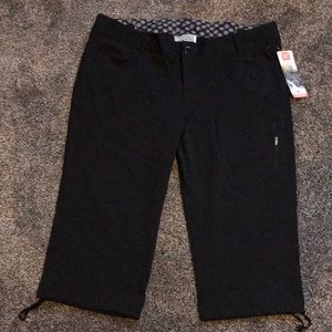 Moisture wicking active capris